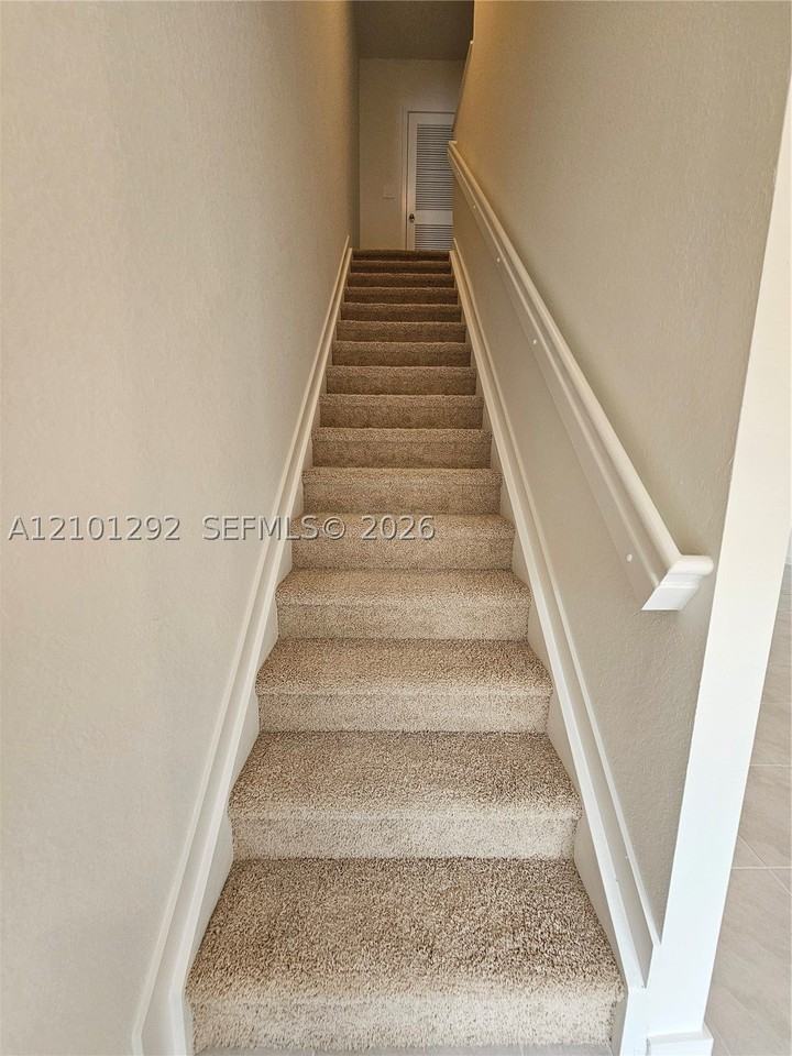 517 Ne 15th St - Photo 6 of 17