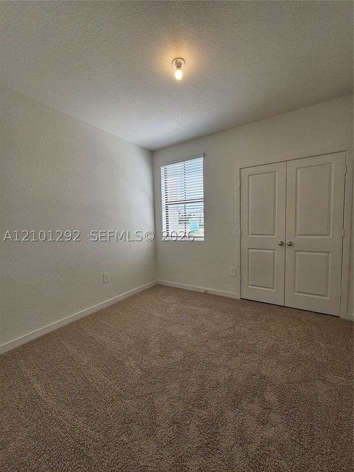 517 Ne 15th St - Photo 7 of 17