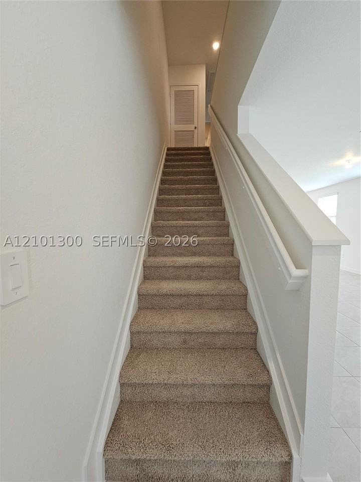 523 Ne 15th St - Photo 6 of 14