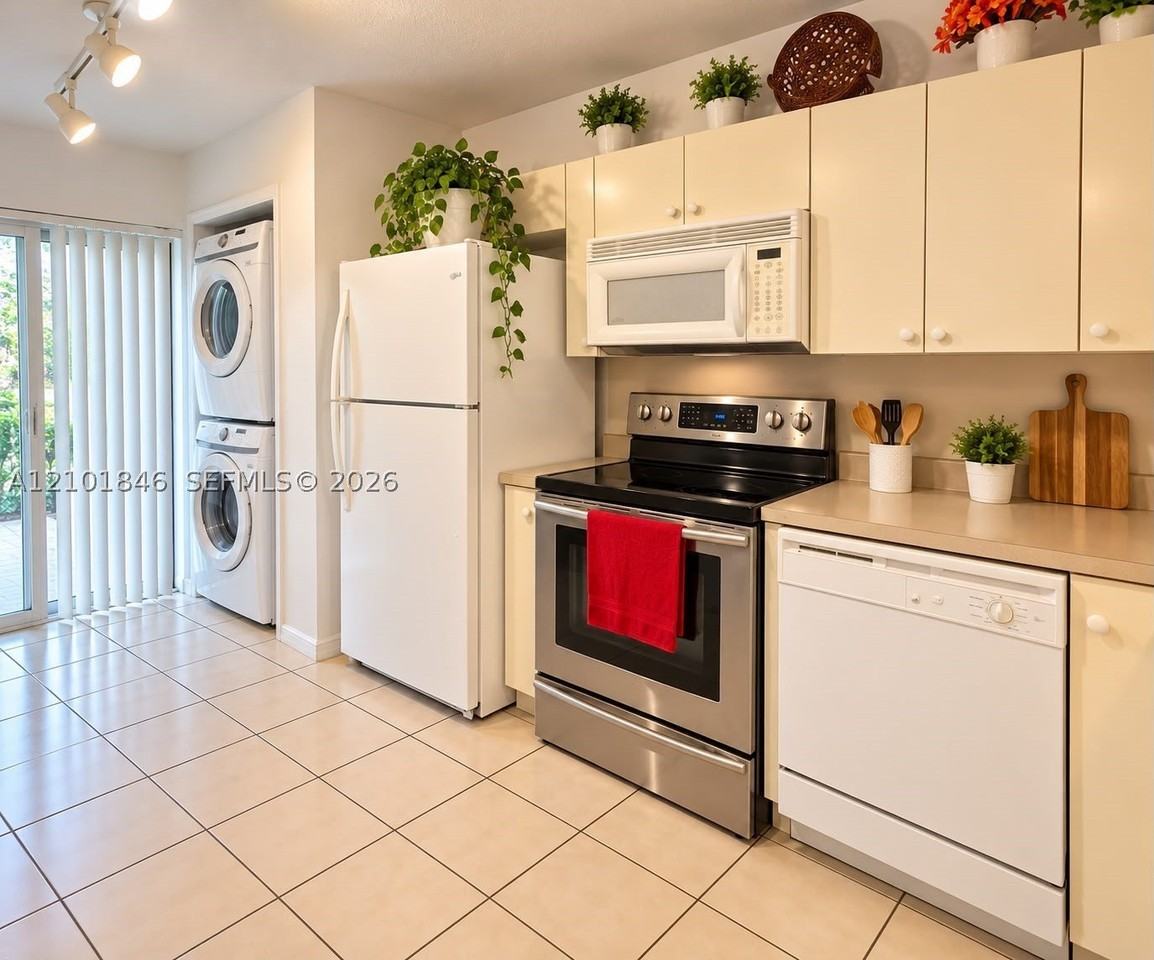 1271 Se 29th St #104-24 - Photo 2 of 12