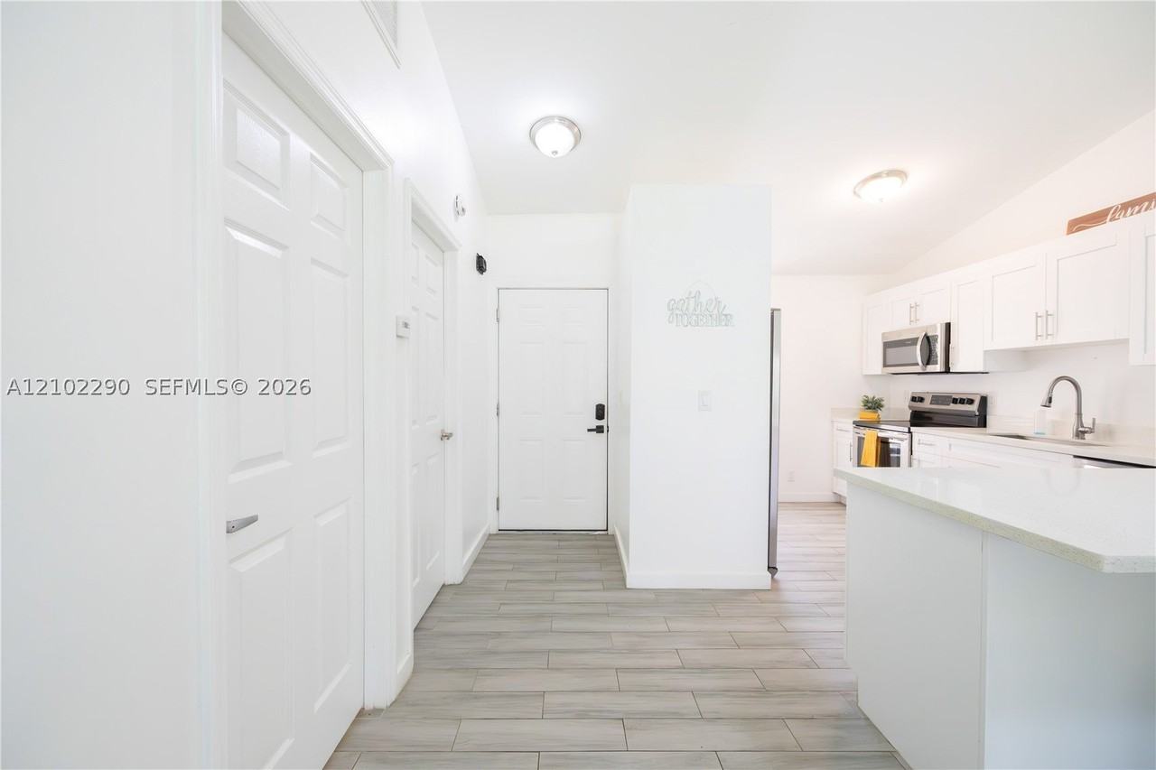 1200 Hyacinth Pl #0 - Photo 2 of 18