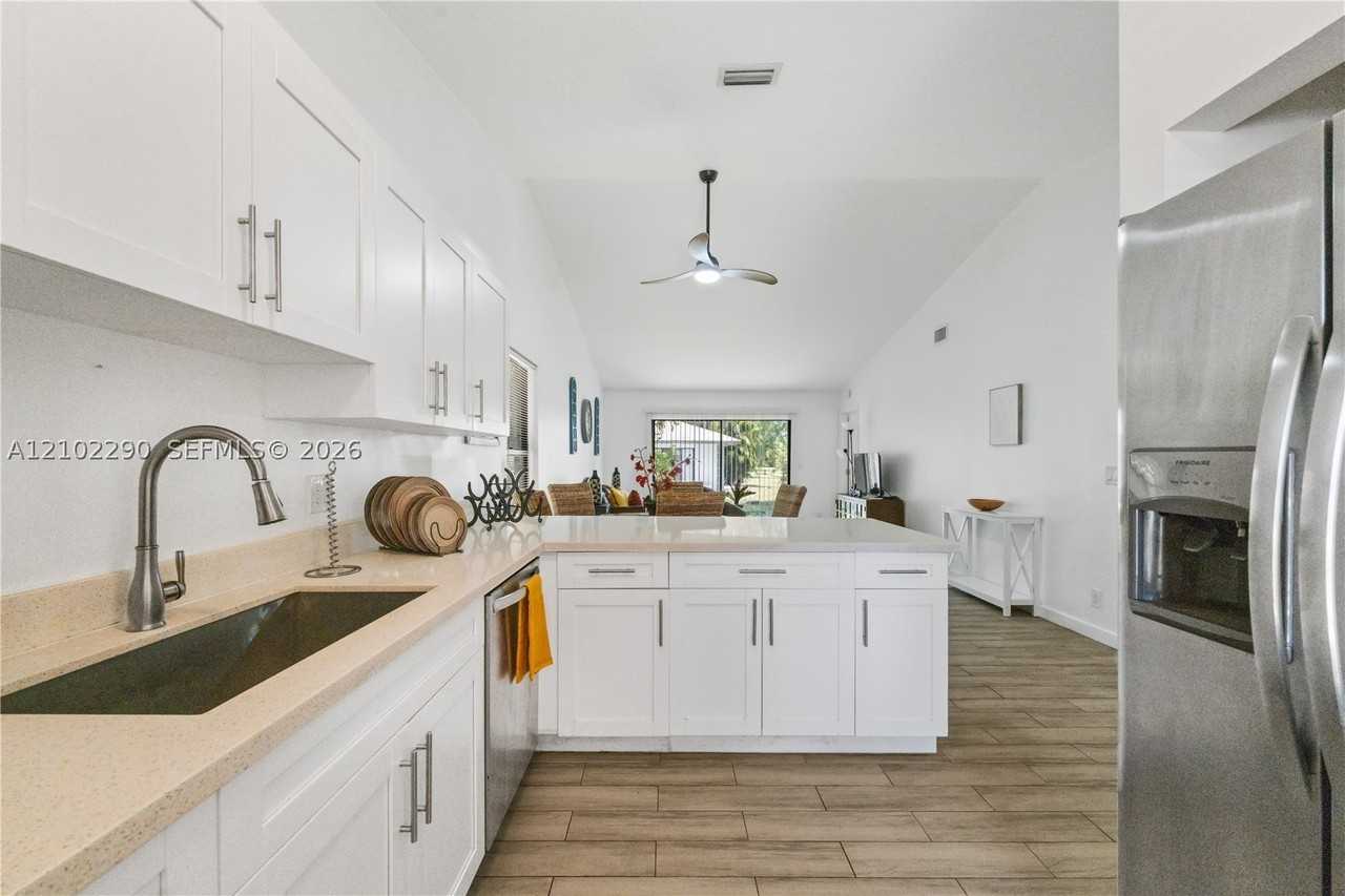 1200 Hyacinth Pl #0 - Photo 3 of 18