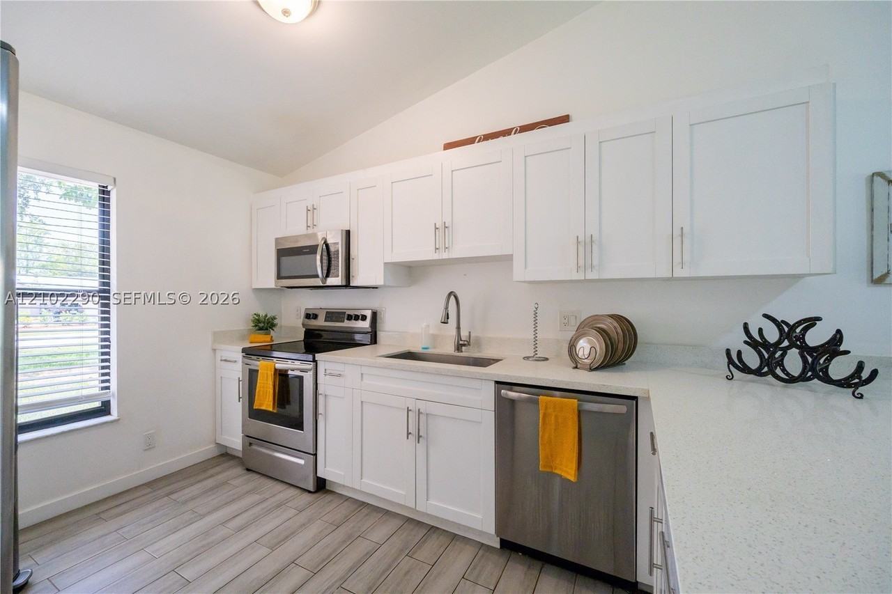 1200 Hyacinth Pl #0 - Photo 4 of 18