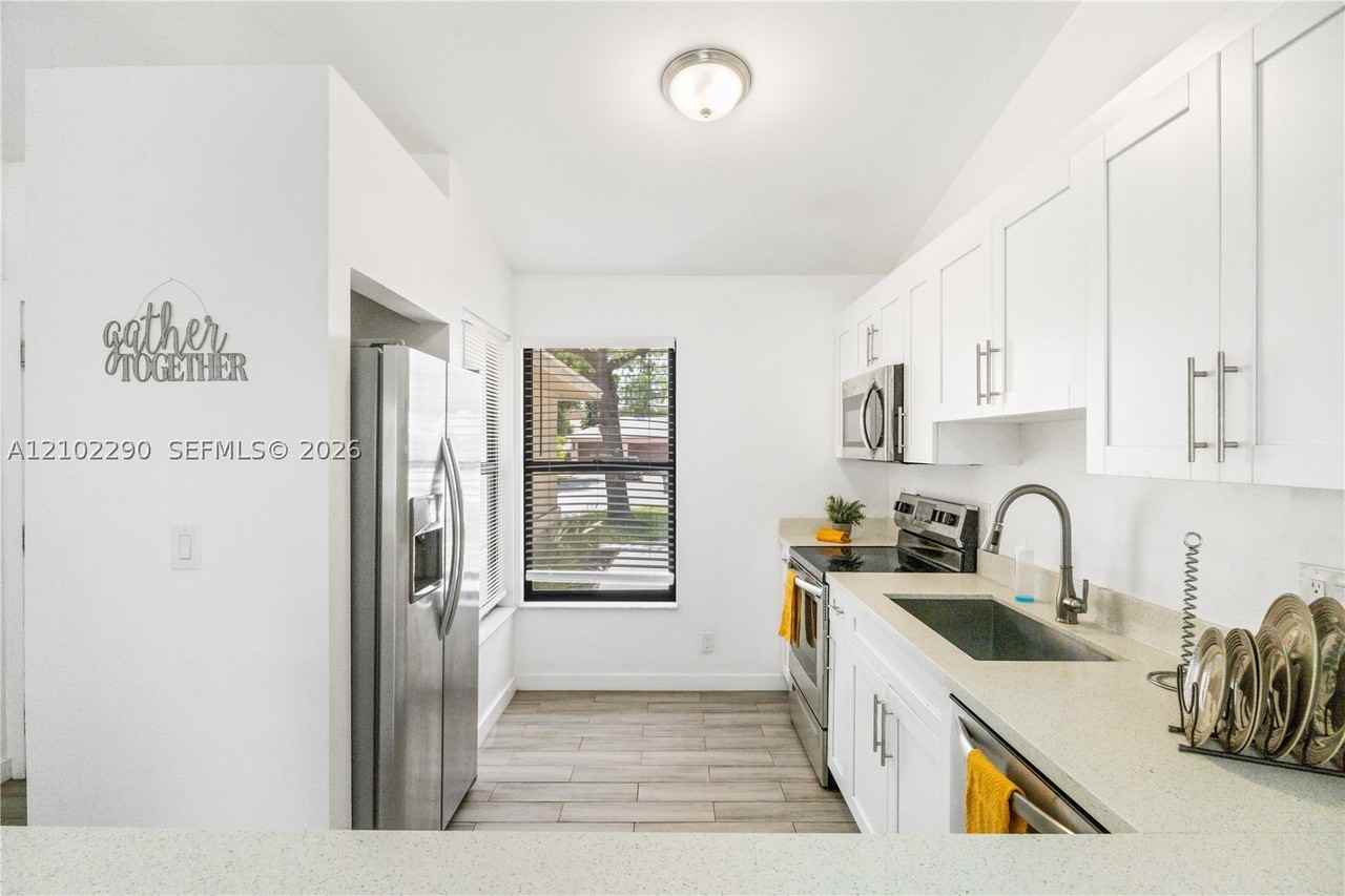 1200 Hyacinth Pl #0 - Photo 5 of 18