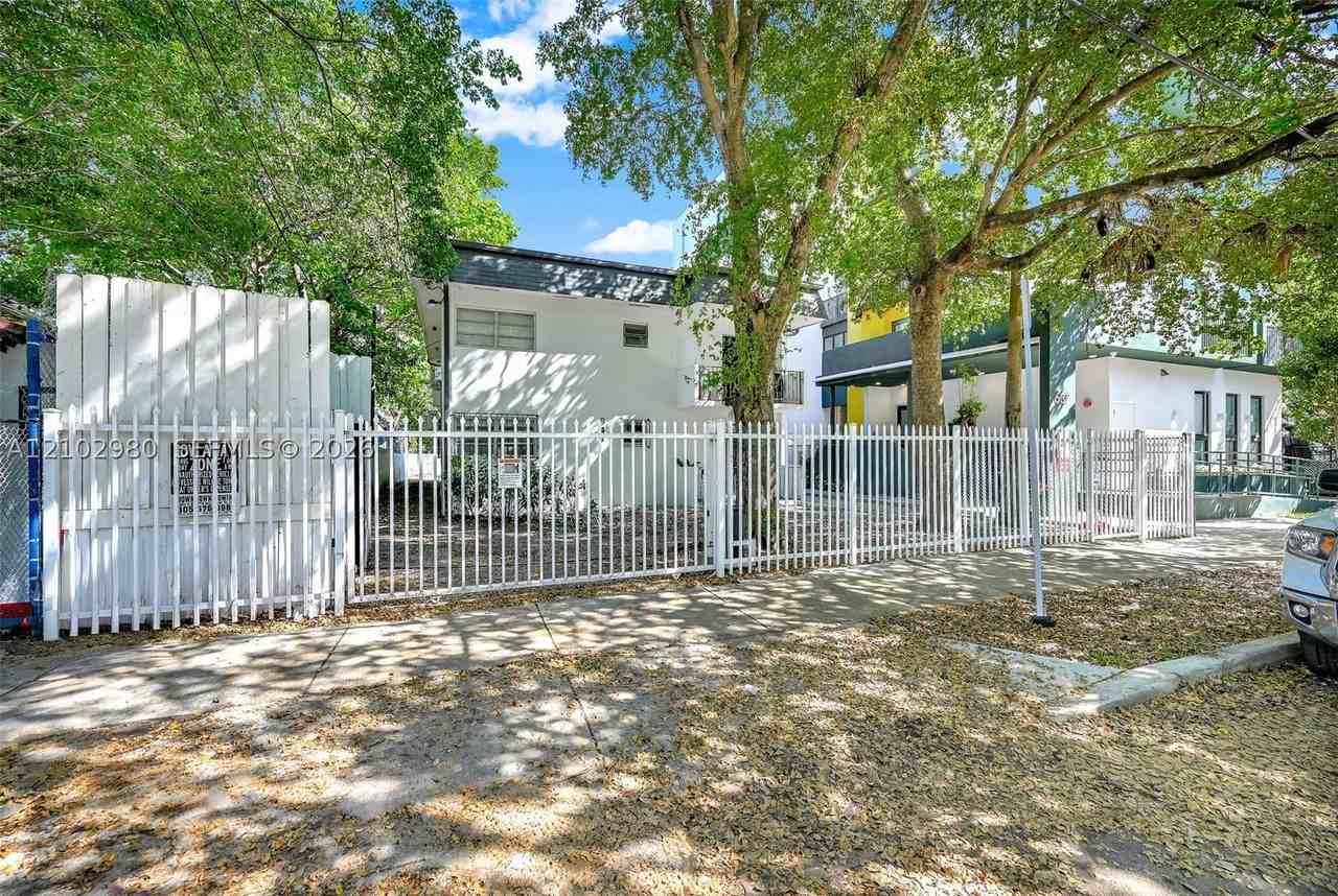 641 Nw 2nd St #3 - Photo 4 of 19