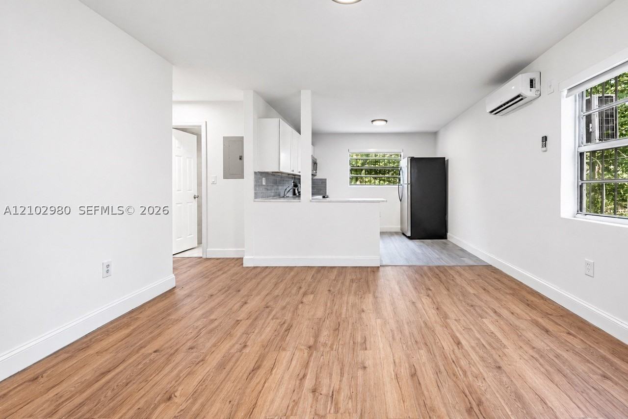641 Nw 2nd St #3 - Photo 6 of 19