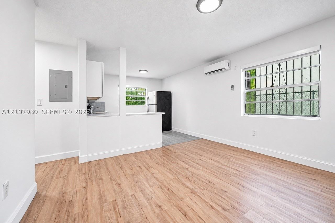 641 Nw 2nd St #3 - Photo 7 of 19