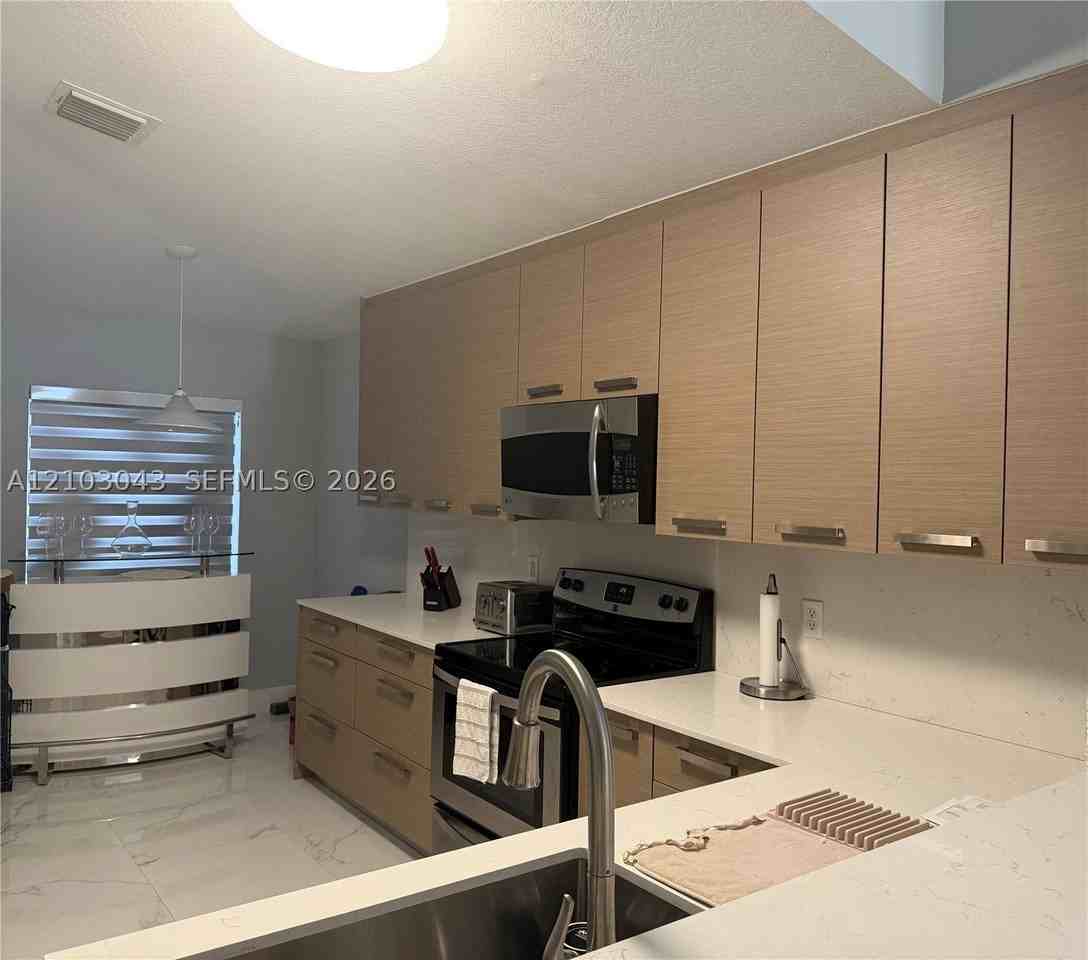 12452 Sw 45th Dr - Photo 4 of 6