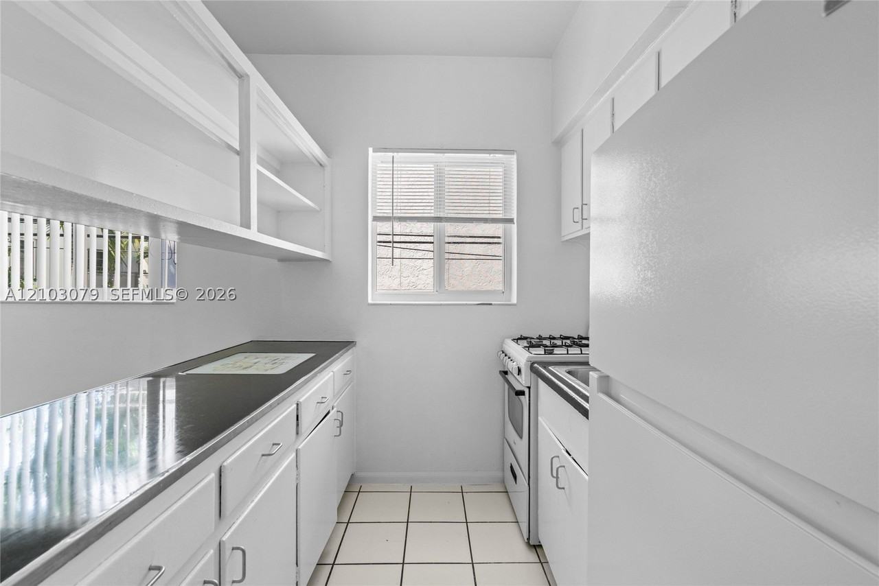1850 Meridian Ave #24 - Photo 5 of 35