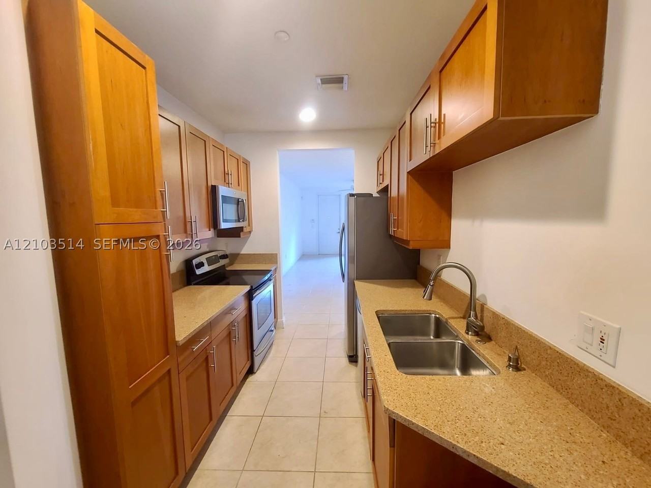 300 Sw 14th Ave #300 - Photo 3 of 9
