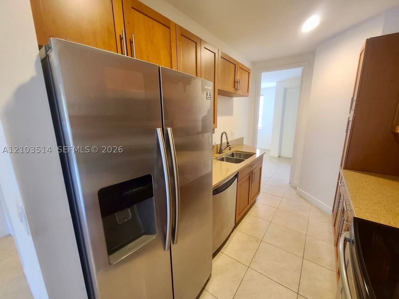 300 Sw 14th Ave #300 - Photo 4 of 9