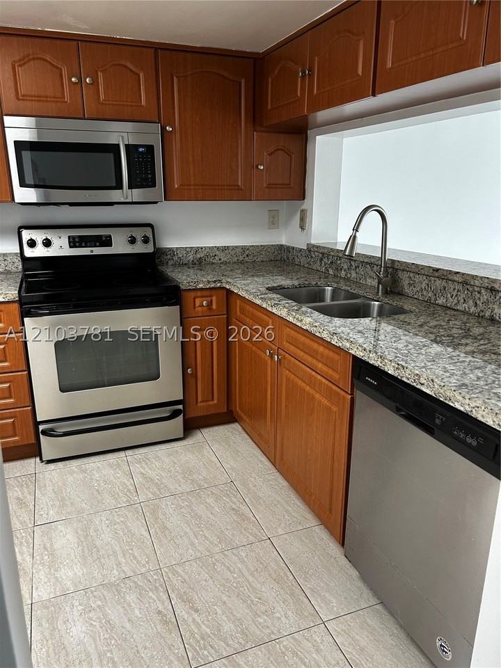 411 Sw 113th Way #411 - Photo 2 of 15