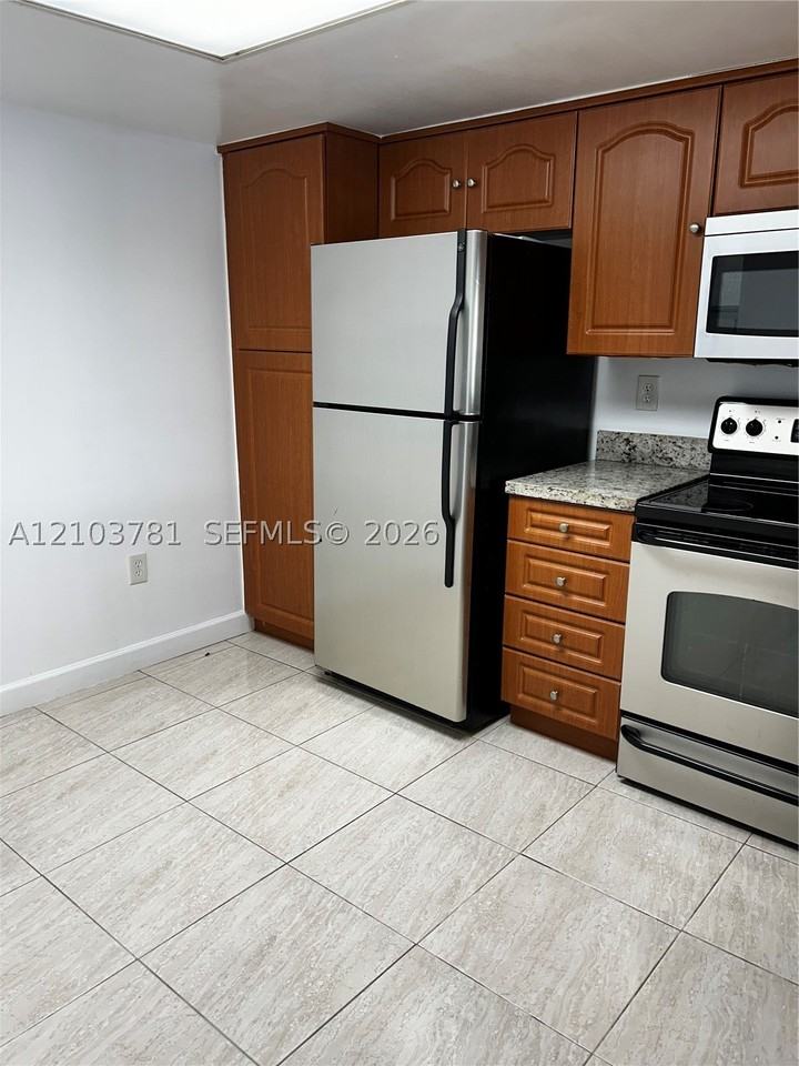 411 Sw 113th Way #411 - Photo 3 of 15