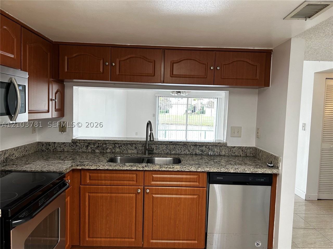 411 Sw 113th Way #411 - Photo 5 of 15