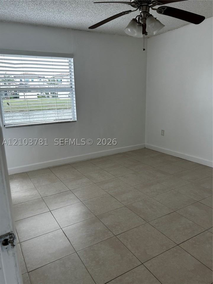 411 Sw 113th Way #411 - Photo 6 of 15
