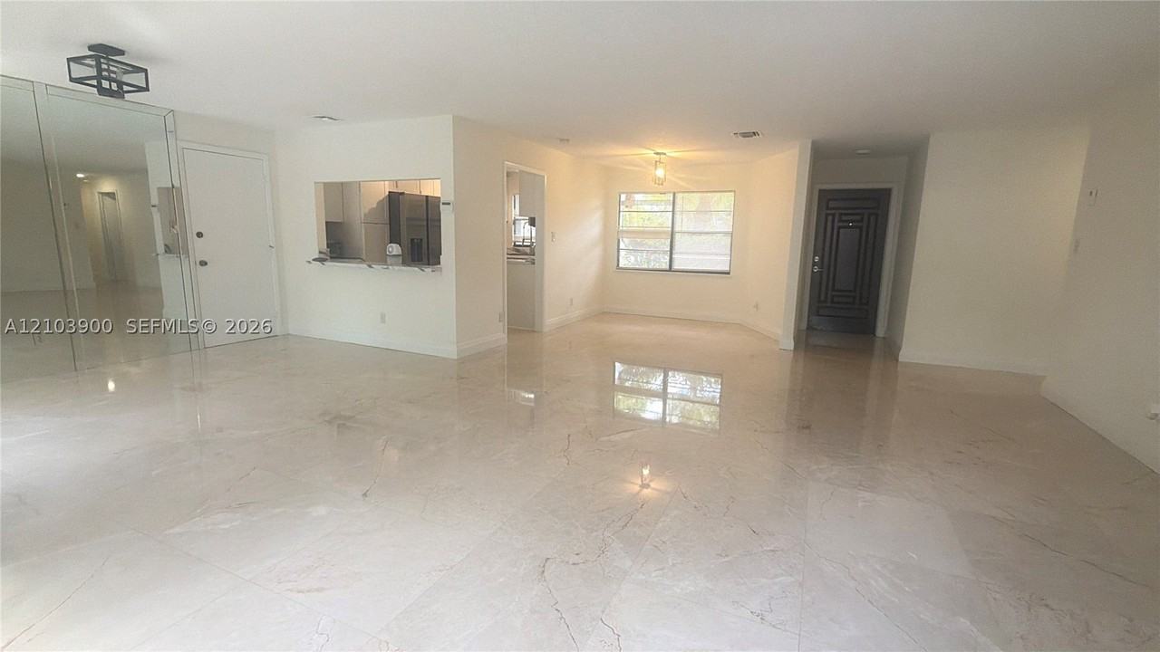 330 188th St - Photo 5 of 9