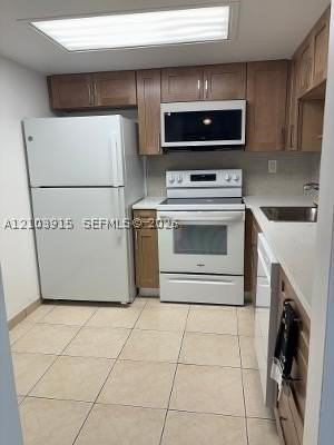 2075 Sw 122nd Ave #322 - Photo 4 of 21