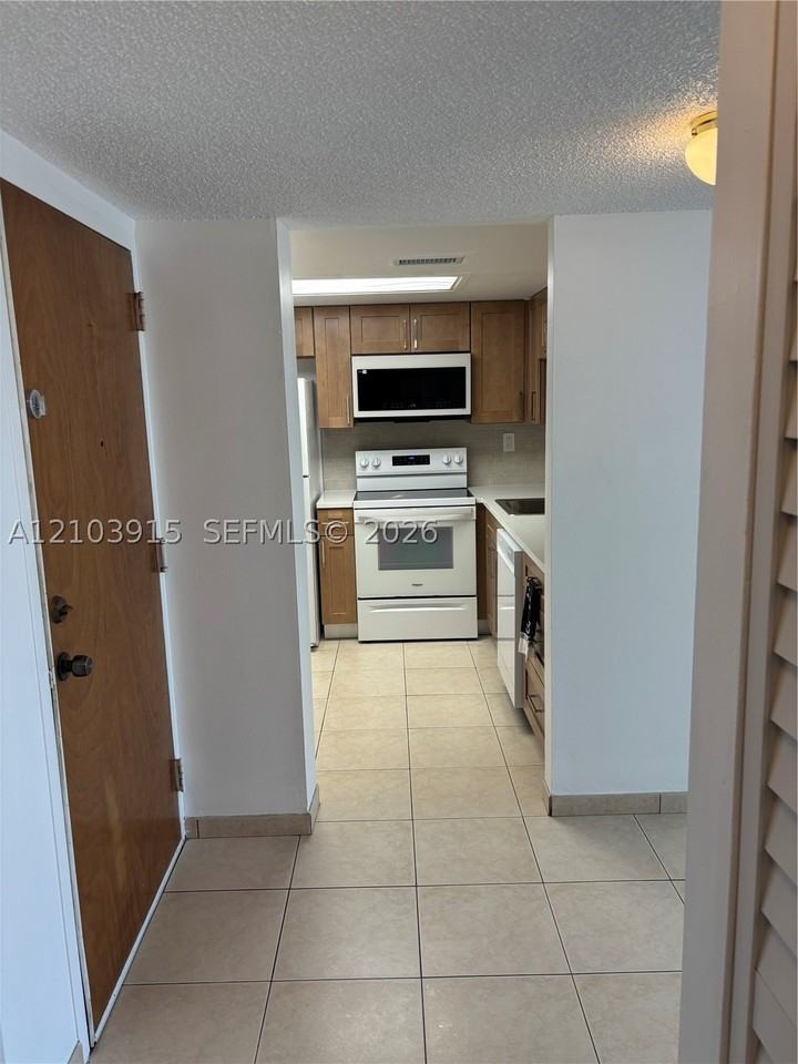 2075 Sw 122nd Ave #322 - Photo 5 of 21