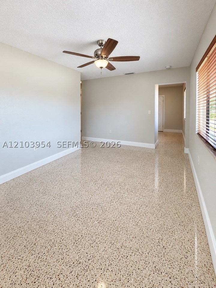 1709 Nw 5th St - Photo 2 of 10