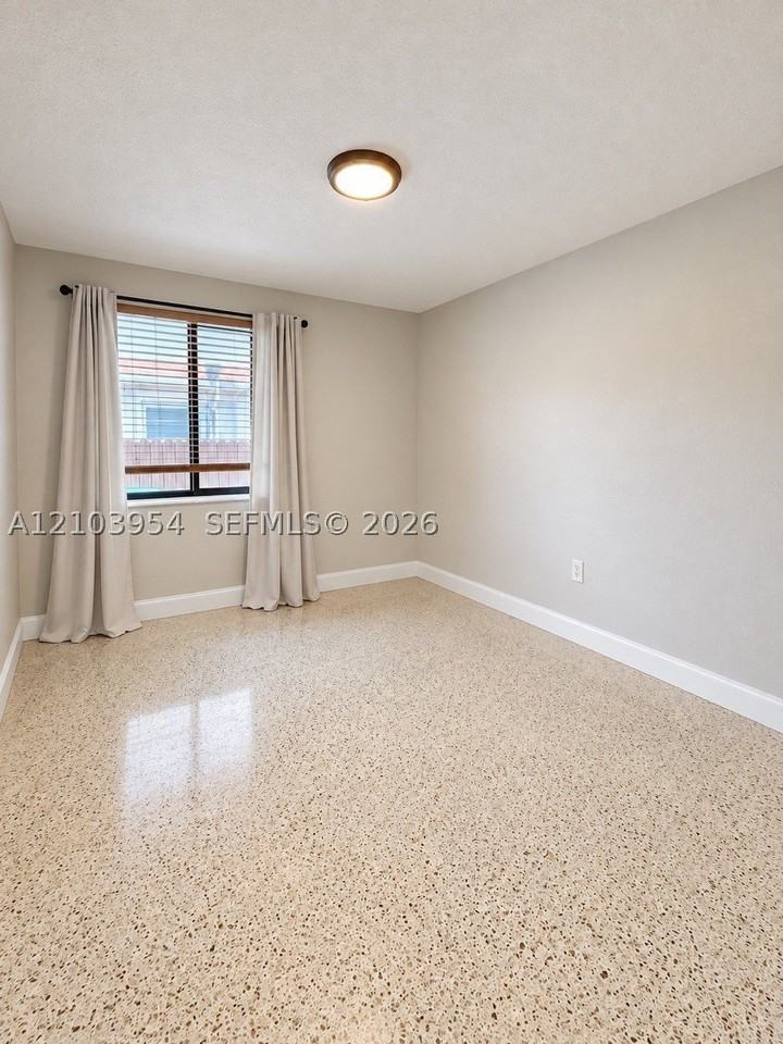 1709 Nw 5th St - Photo 6 of 10