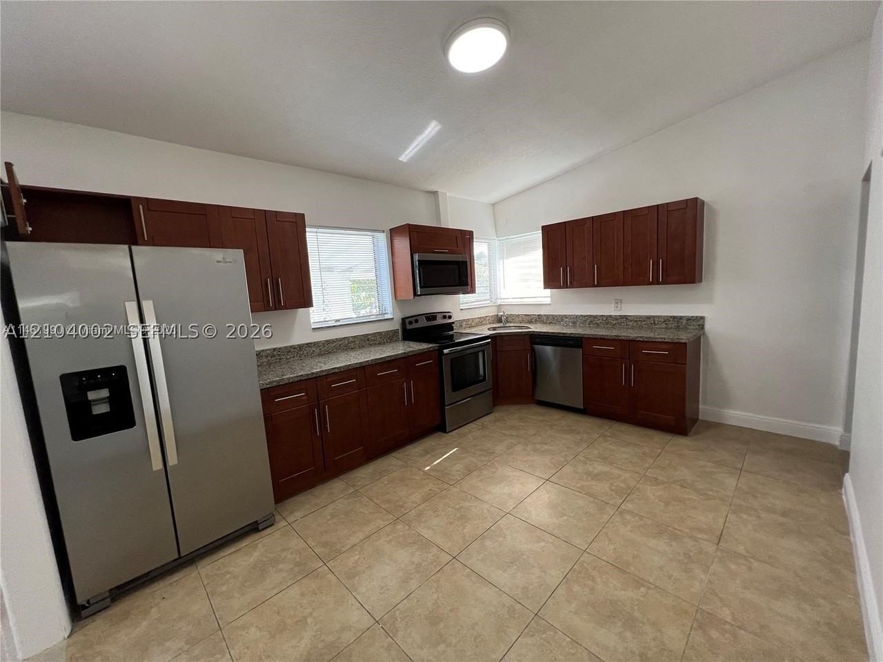 1431 Ne 202nd St - Photo 3 of 12