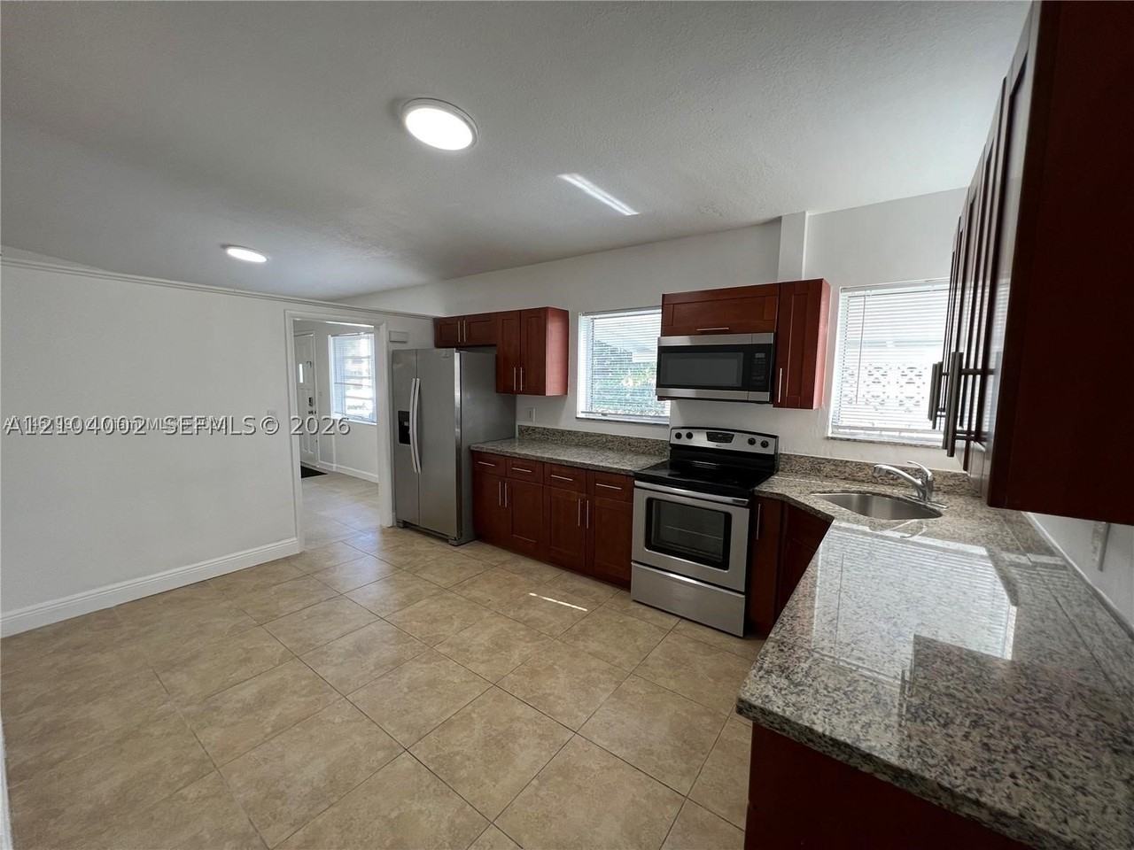 1431 Ne 202nd St - Photo 4 of 12