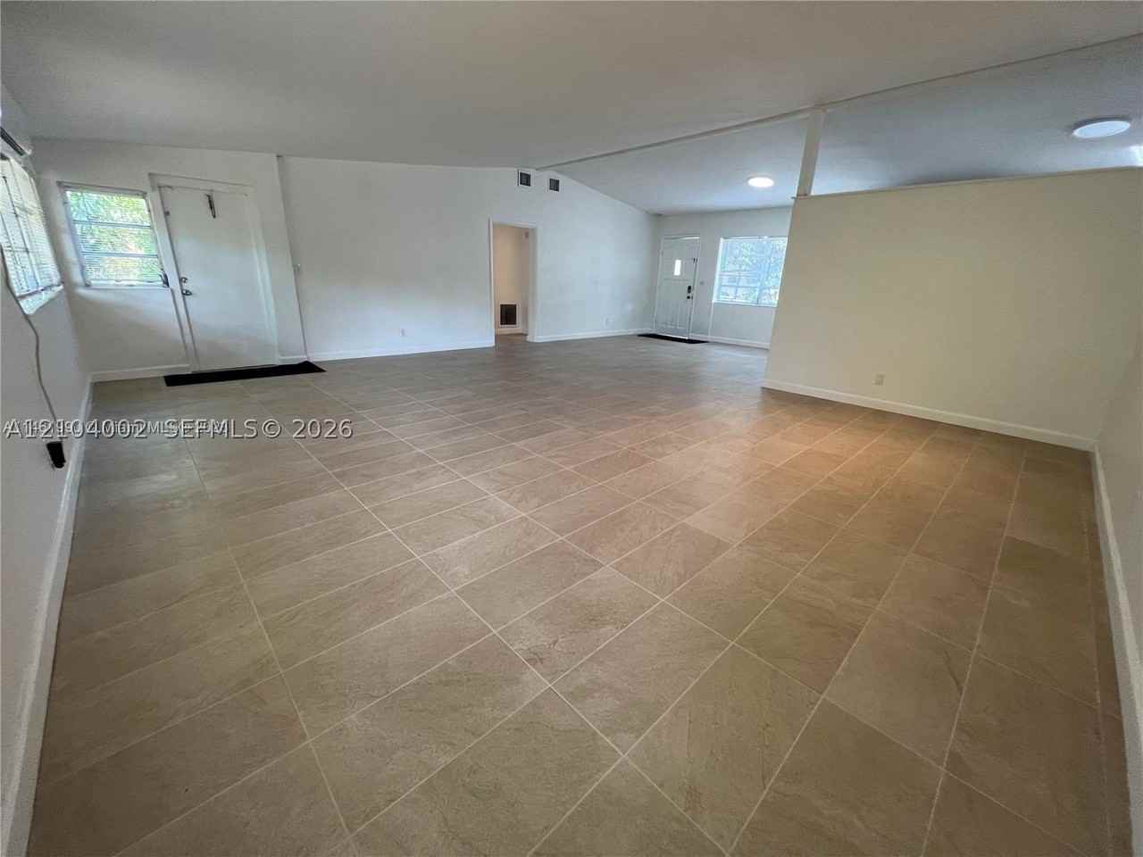 1431 Ne 202nd St - Photo 5 of 12