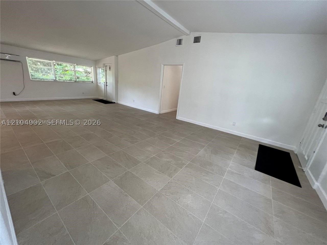 1431 Ne 202nd St - Photo 6 of 12