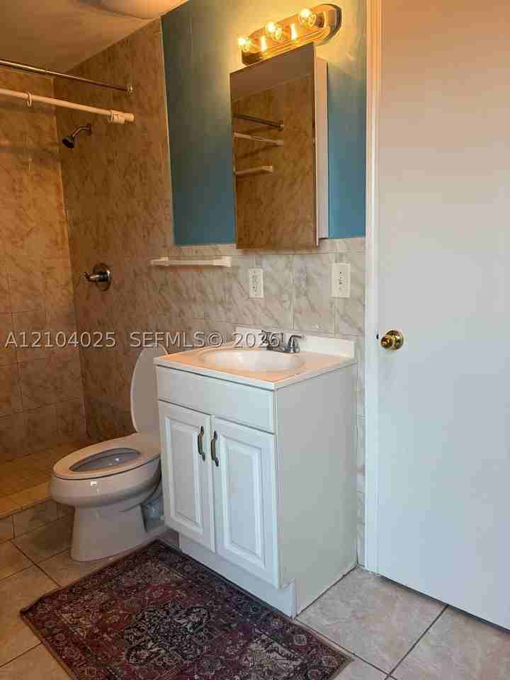 Sw 18th St #B - Photo 7 of 8