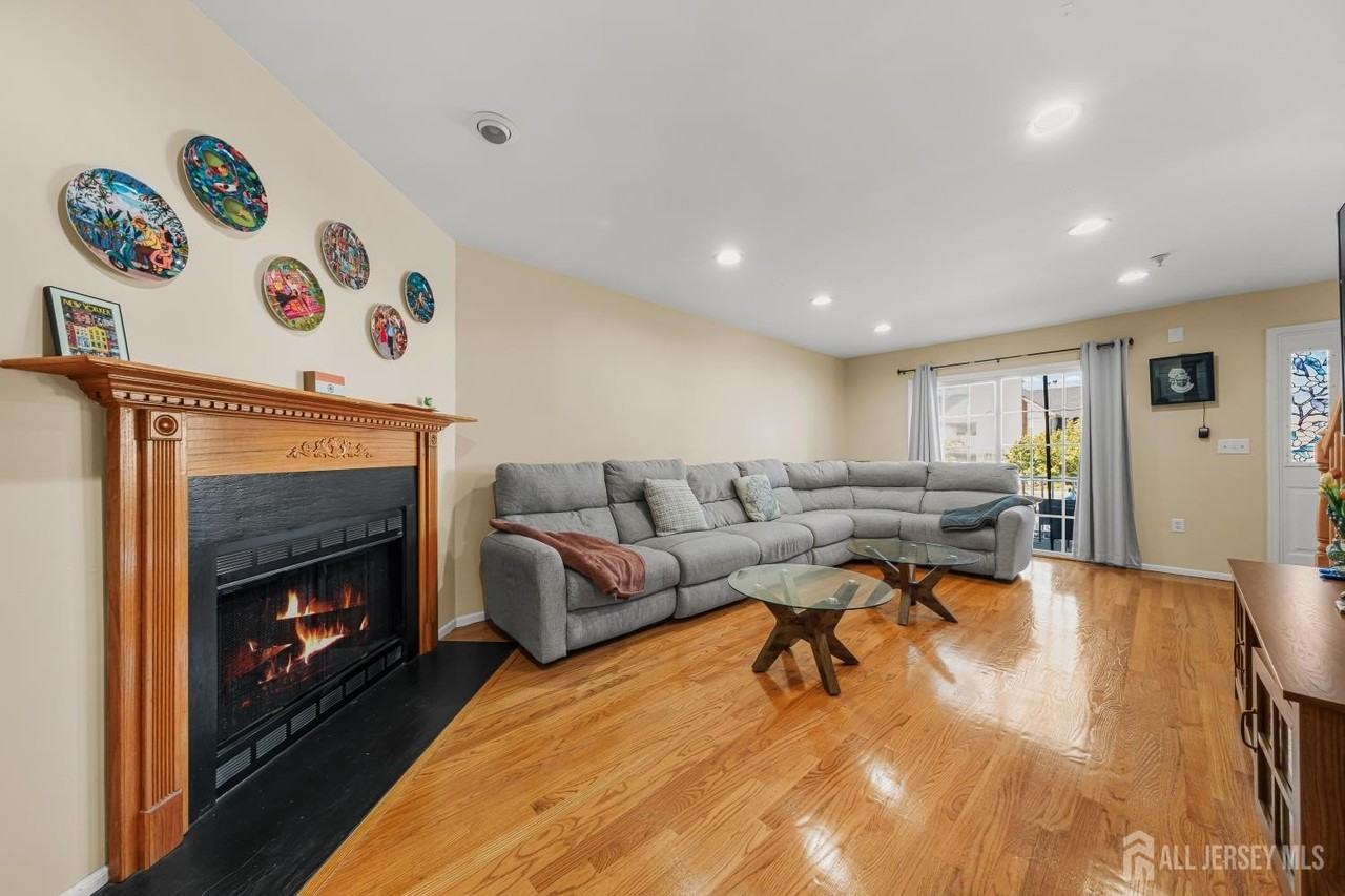 197 Barclay Ct - Photo 2 of 30