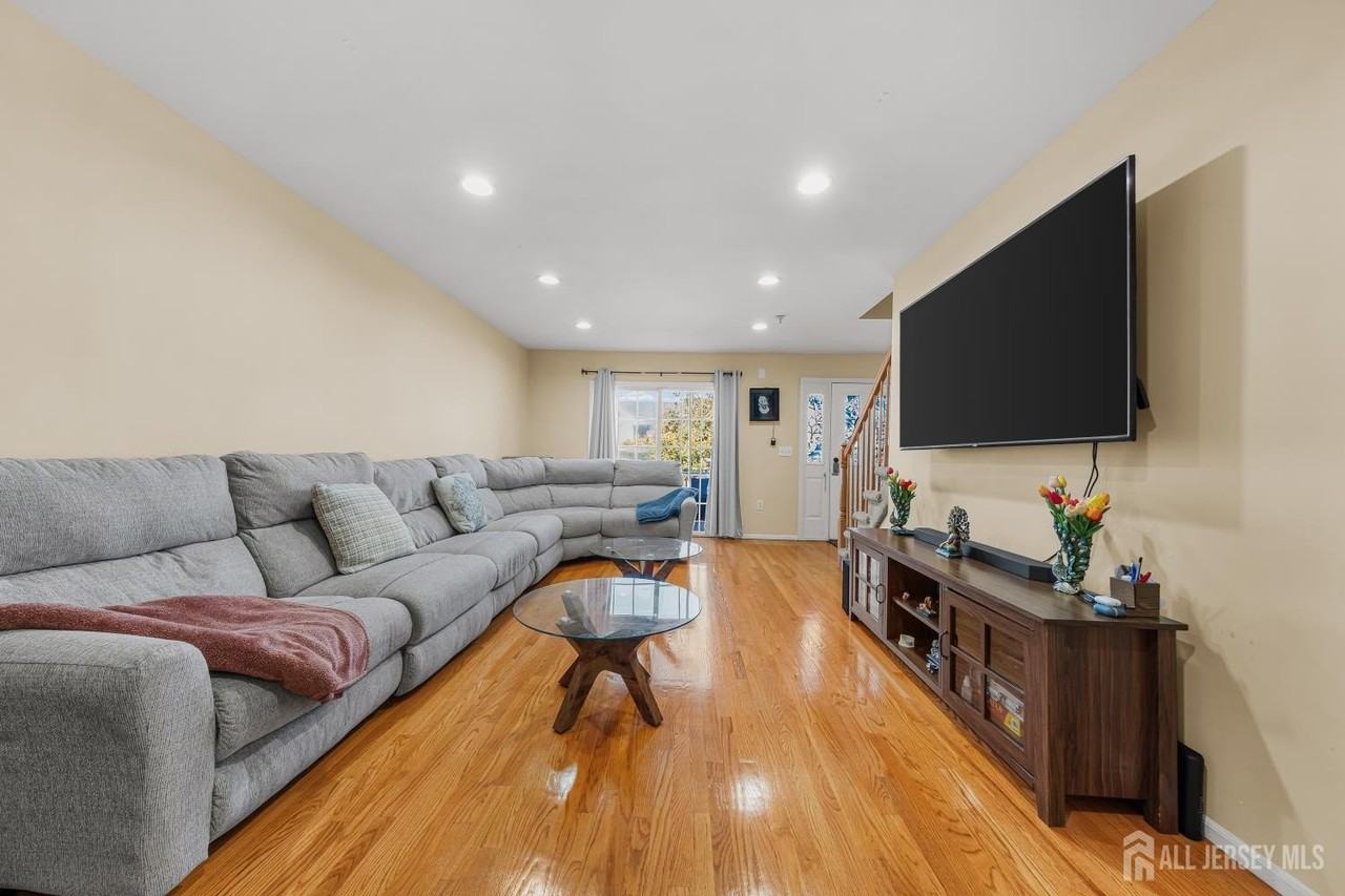 197 Barclay Ct - Photo 4 of 30
