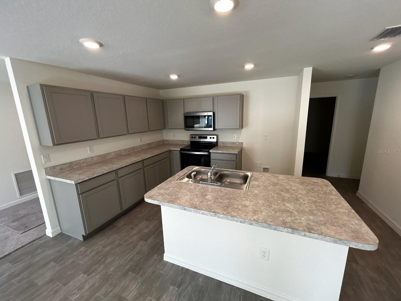 9 Slippery Rock Pl - Photo 3 of 11