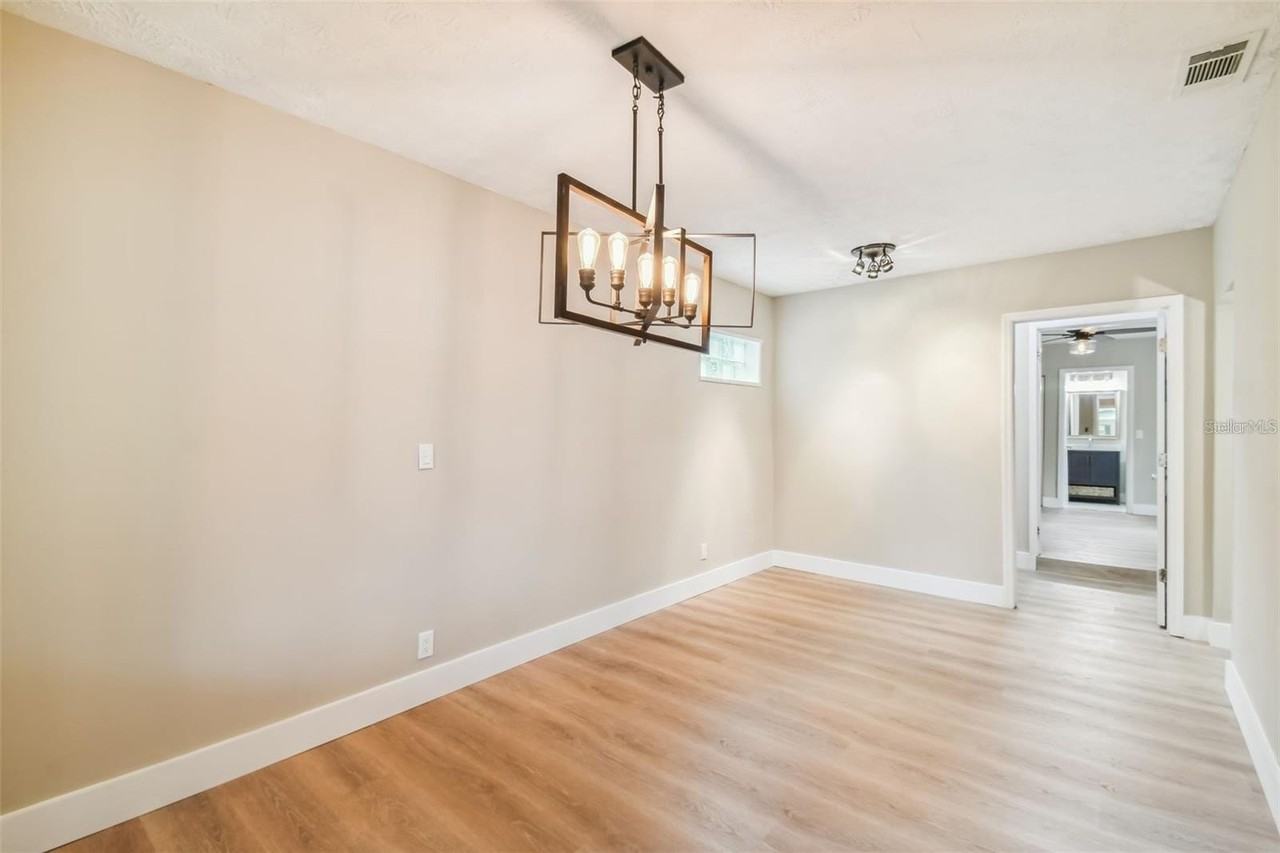 1717 W Eldred Dr - Photo 4 of 15