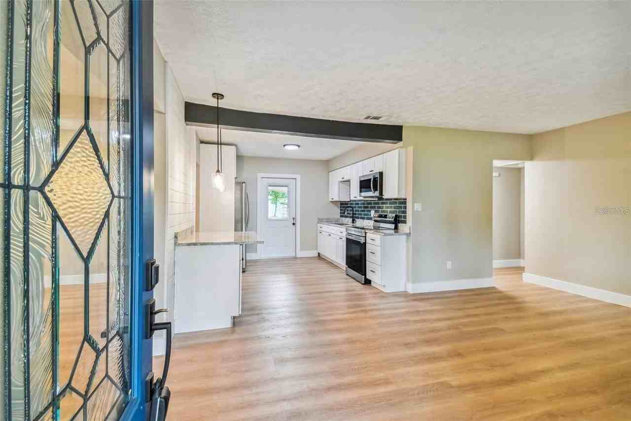 1717 W Eldred Dr - Photo 6 of 15