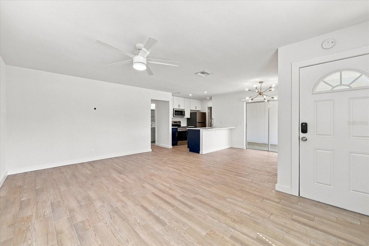 6605 S Mascotte St - Photo 4 of 23