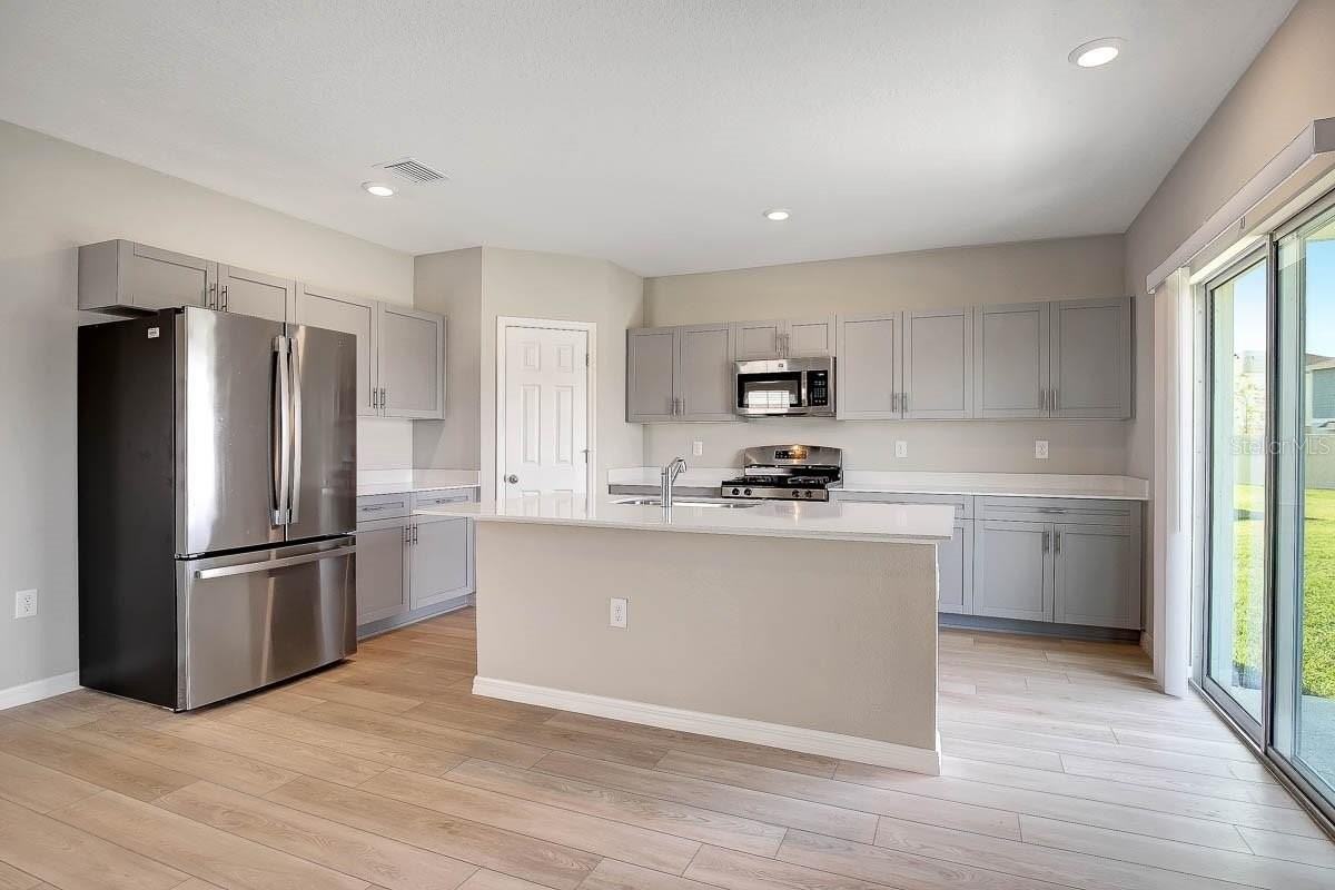 12932 Wellspring Dr - Photo 2 of 39
