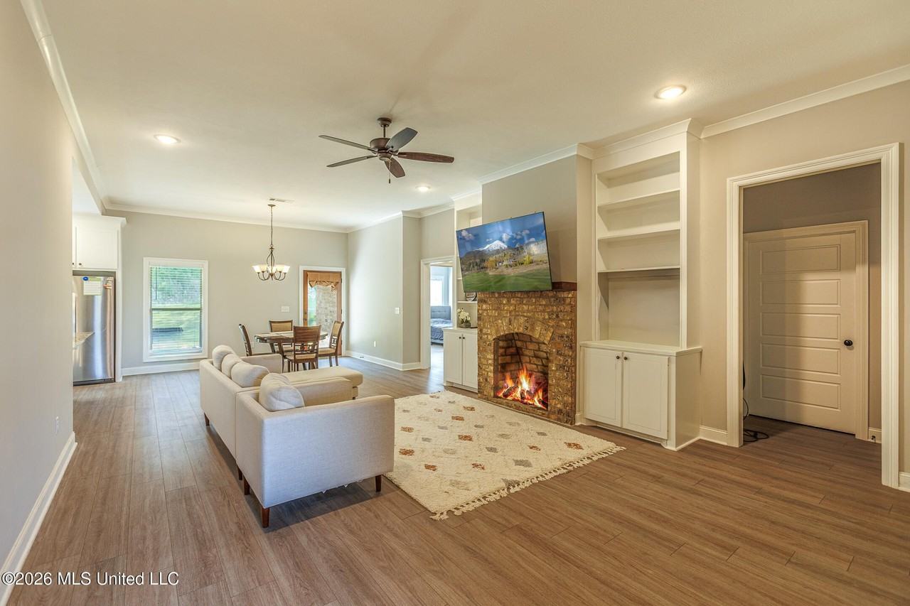 554 Birchwood Blvd - Photo 5 of 25
