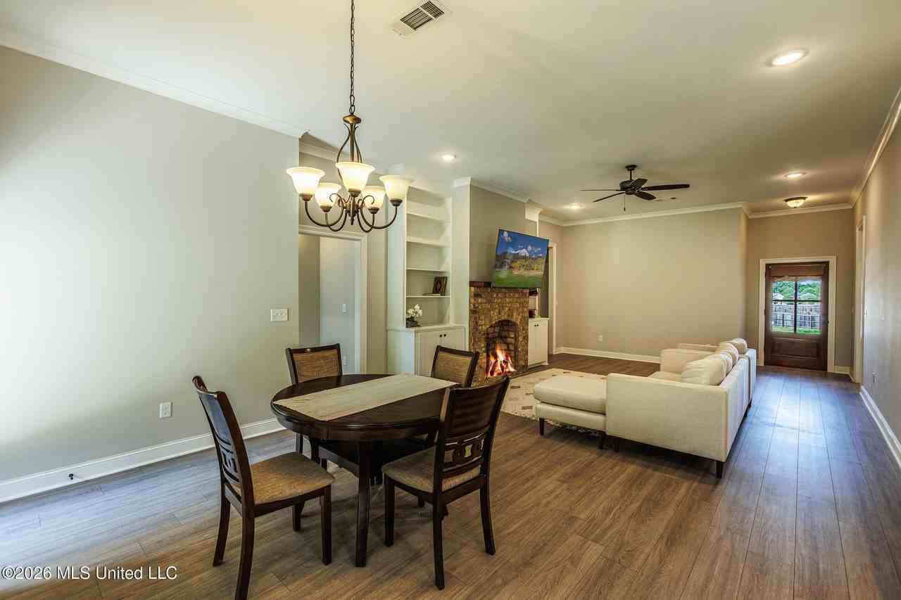 554 Birchwood Blvd - Photo 6 of 25