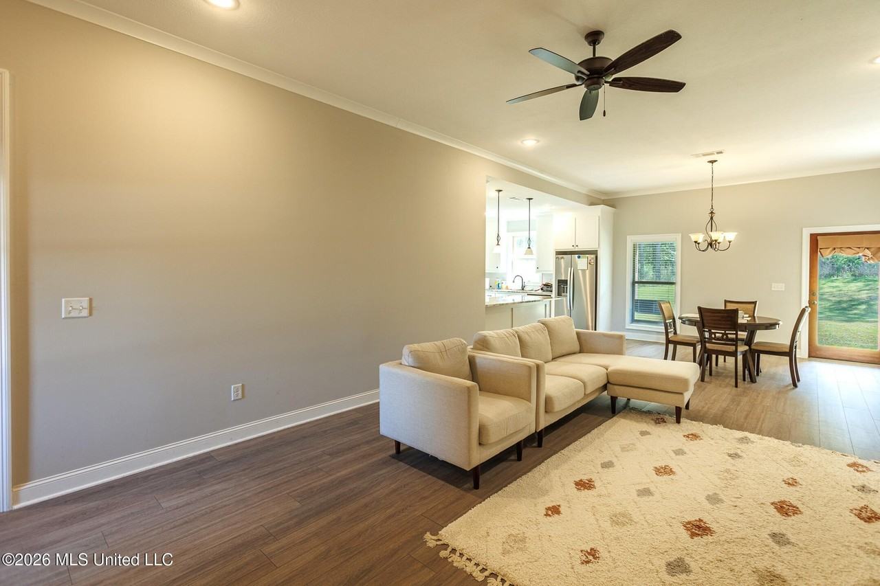 554 Birchwood Blvd - Photo 7 of 25