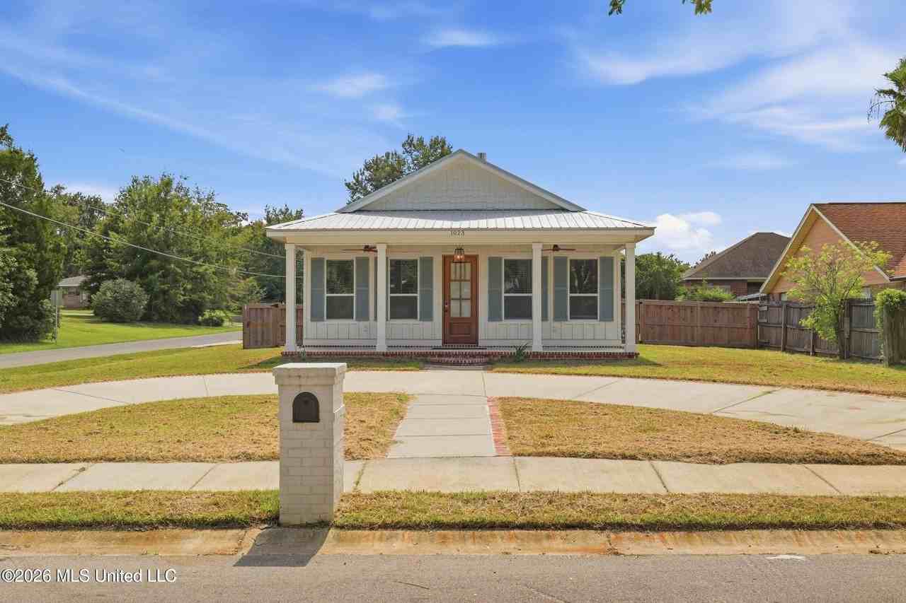 1023 Nancy Pl - Photo 2 of 29