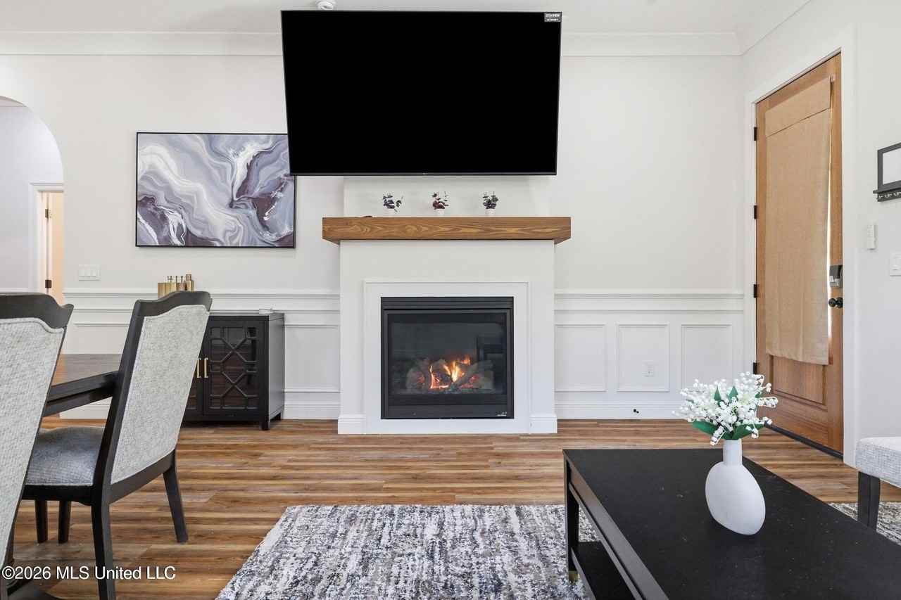 1023 Nancy Pl - Photo 4 of 29