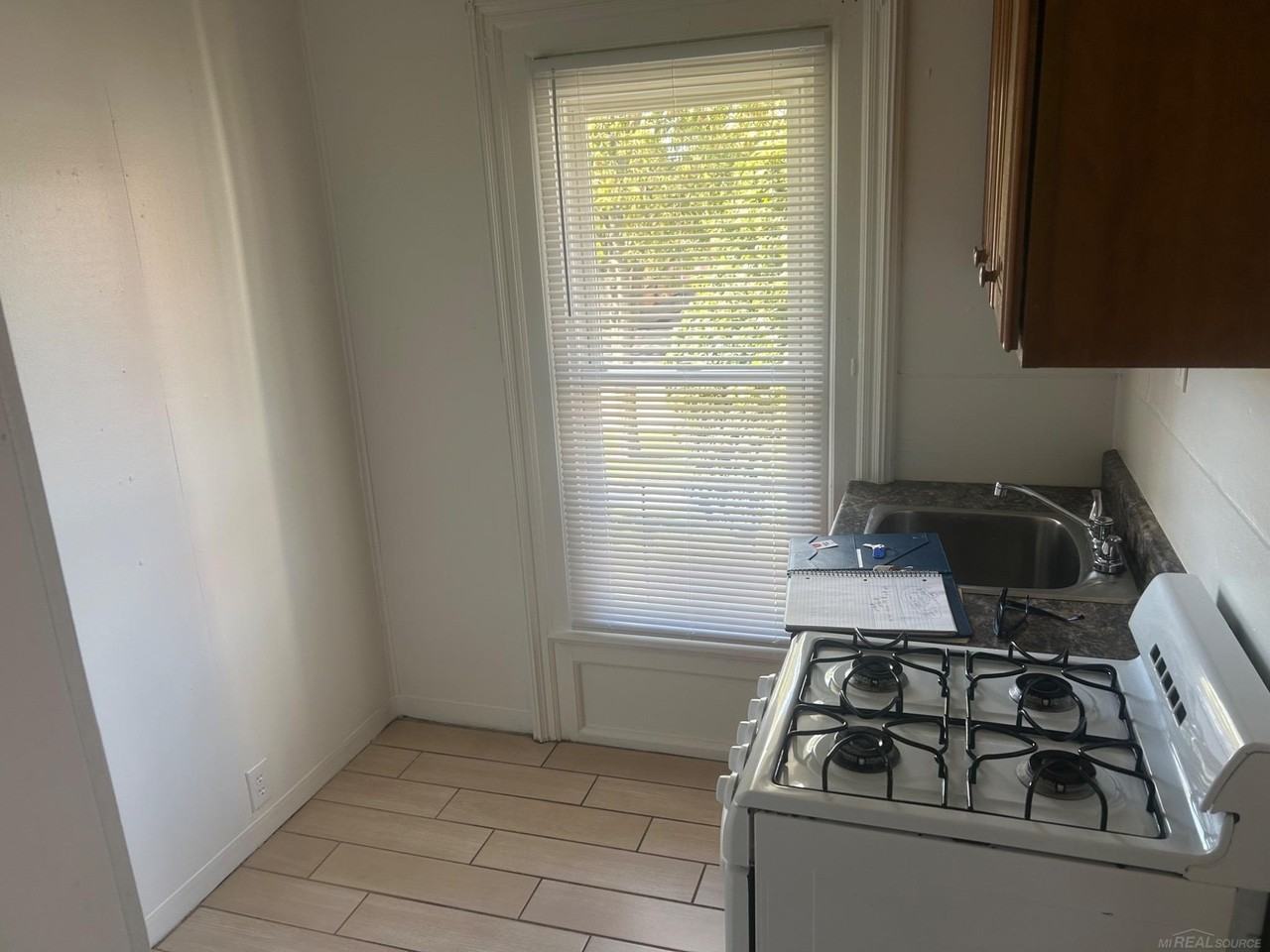 195 S Main St - Photo 5 of 6