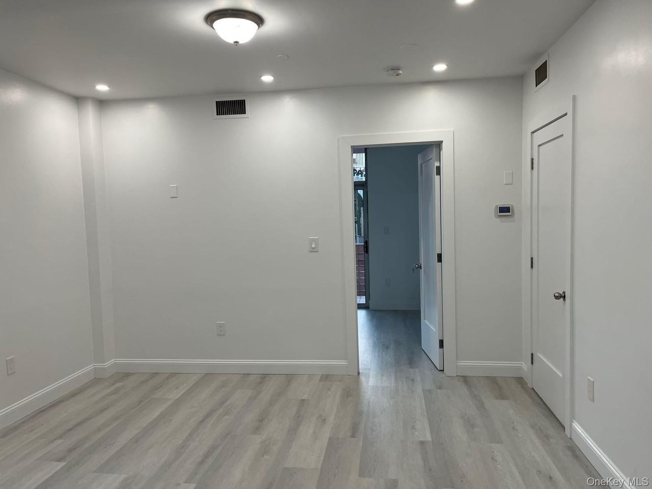 4446 Market St #5A - Photo 3 of 7