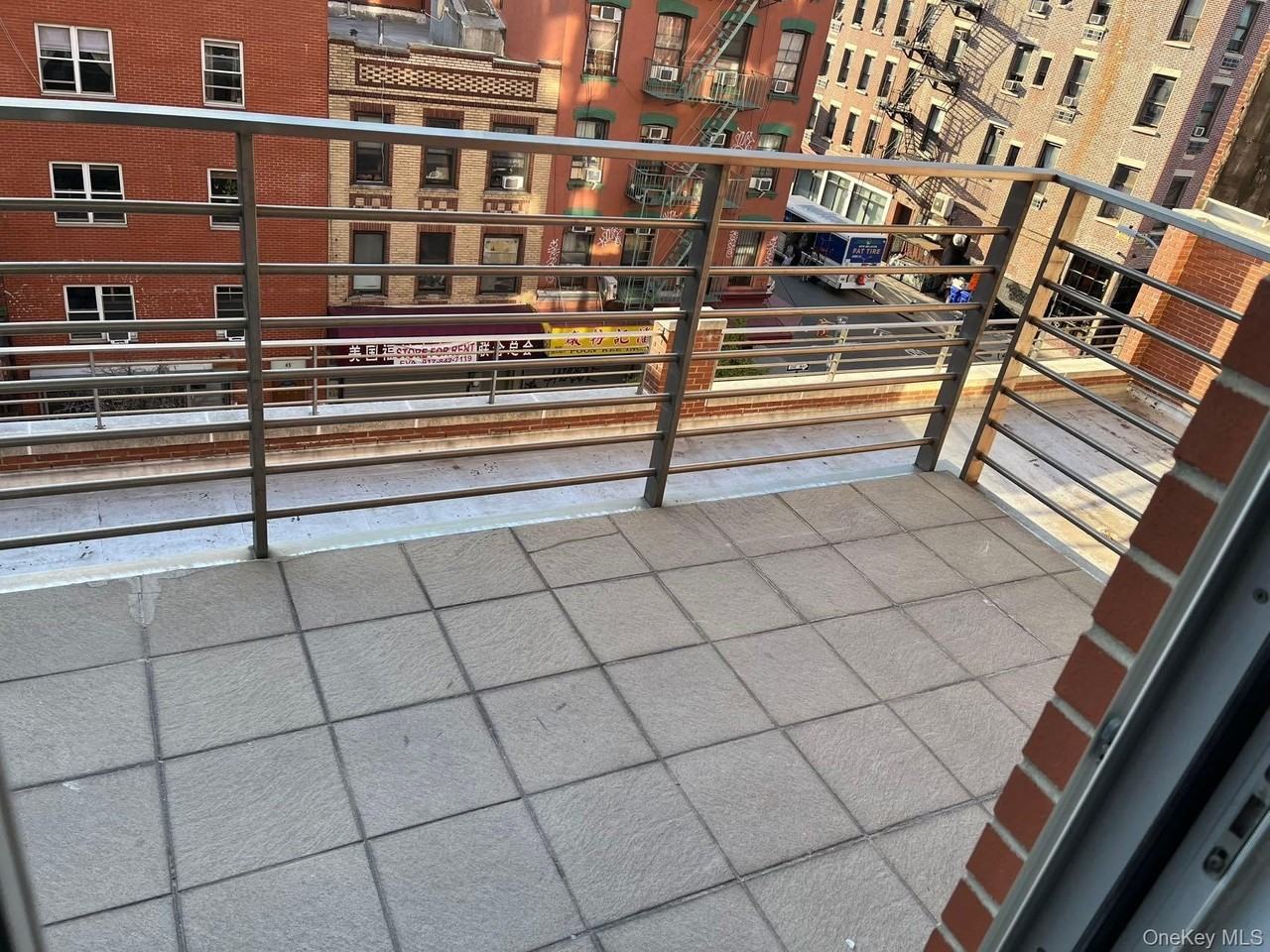 4446 Market St #5A - Photo 5 of 7