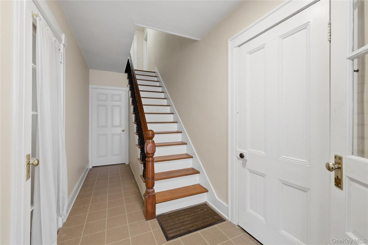 170 Old East Neck Rd - Photo 5 of 21