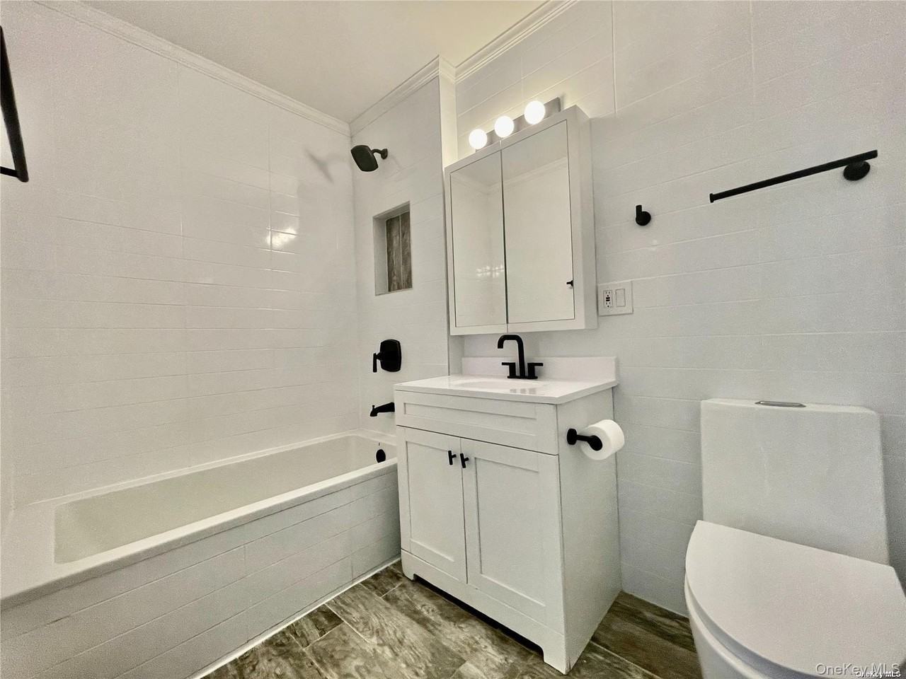 7413 Hillmeyer Ave - Photo 4 of 9