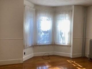 29 Wallis St #1 - Photo 3 of 17