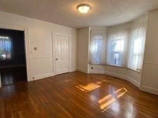 29 Wallis St #1 - Photo 4 of 17
