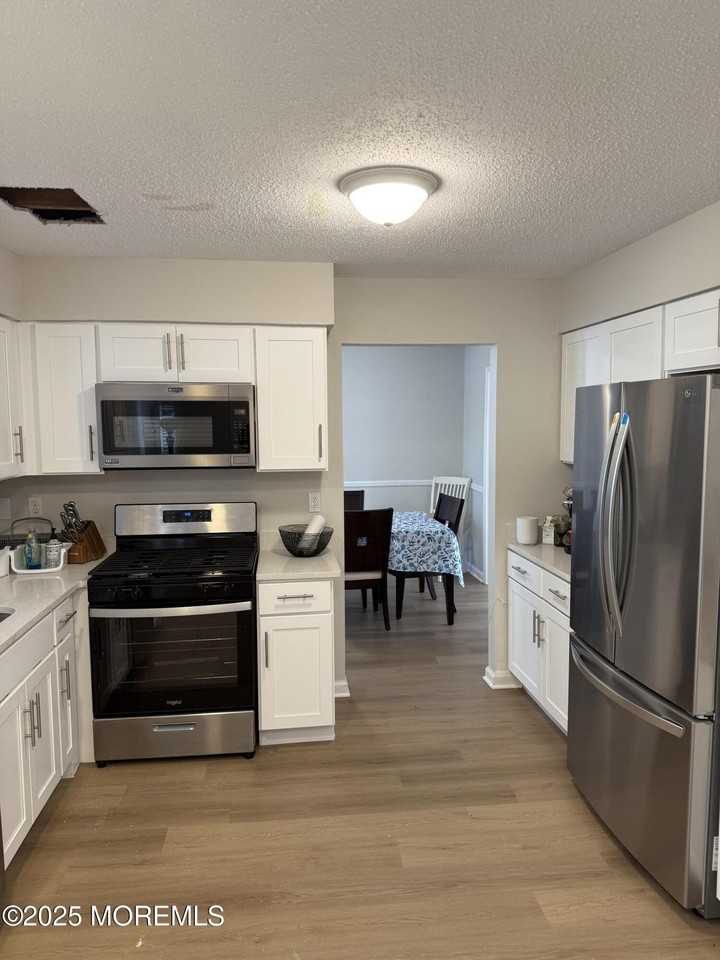 90 Atlantis Ave - Photo 7 of 23