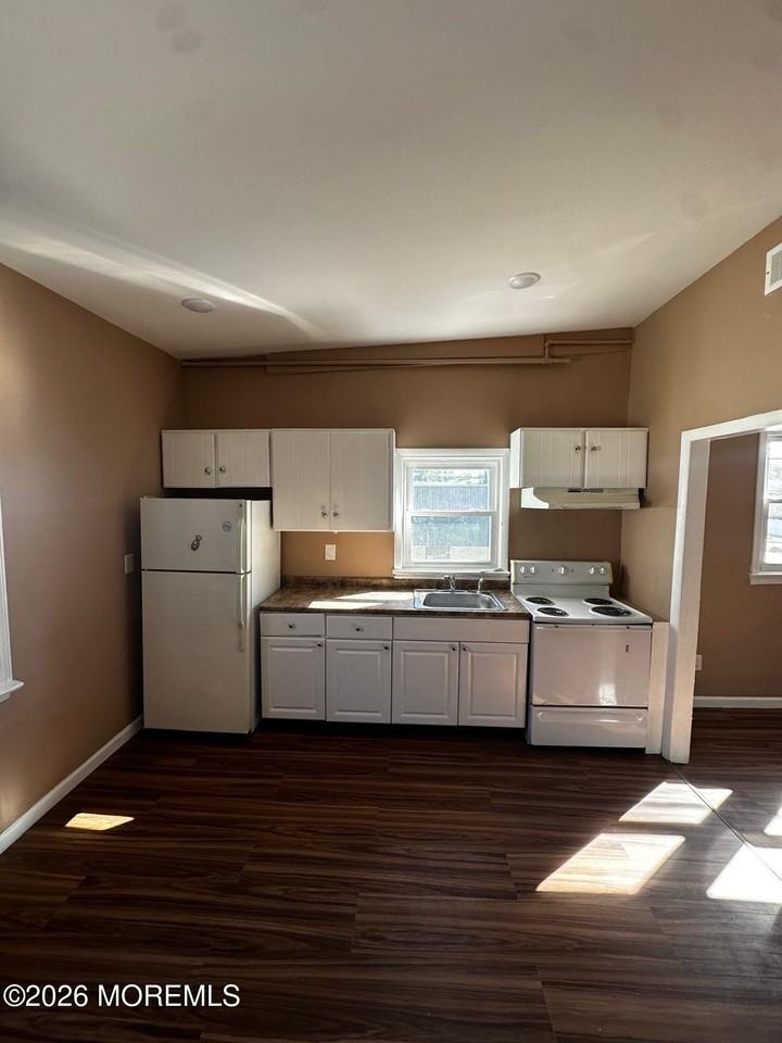 214 Main St #2F - Photo 2 of 7